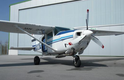 Cessna 210 with 3-blade MTV-9