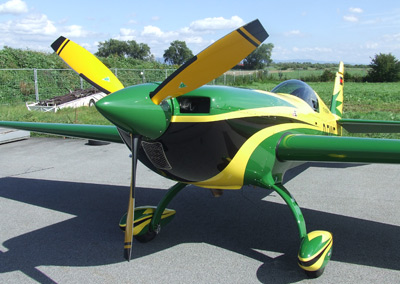 Extra 300 with 3-blade MTV-9