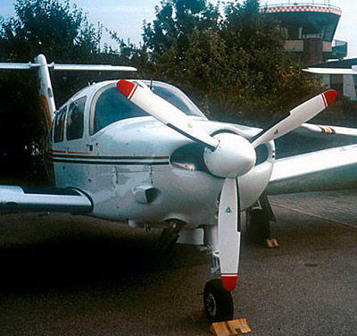 Piper PA-28 with 3-blade MTV-12