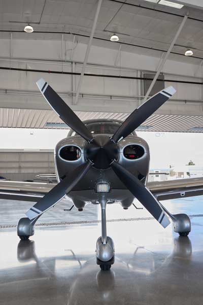 CirrusSR with 4-blade MT-Propeller