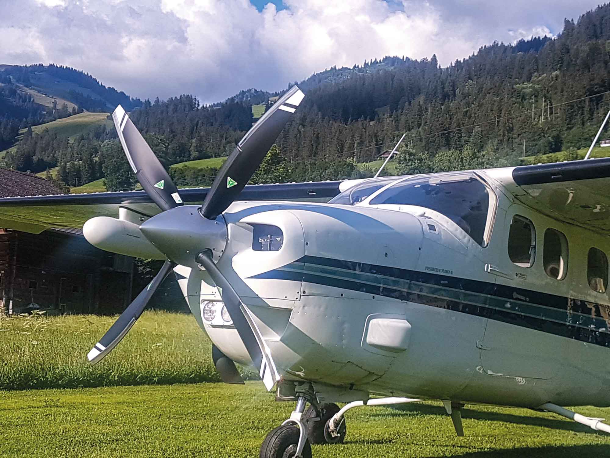Cessna 210 with 4-blade MT-Propeller Cessna 210 with 4-blade MT-Propeller